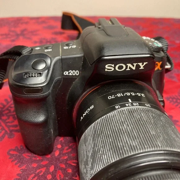 Sony Alpha DSLR-A200 10.2MP with 18-70mm Zoom Lens Bundle
